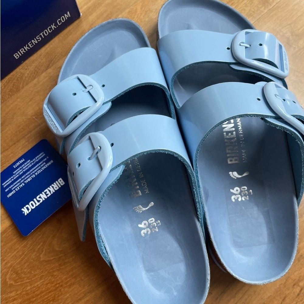 Birkenstock ARIZONA BIG BUCKLE NATURAL LEATHER PATENT 36N High Shine Baby Blue